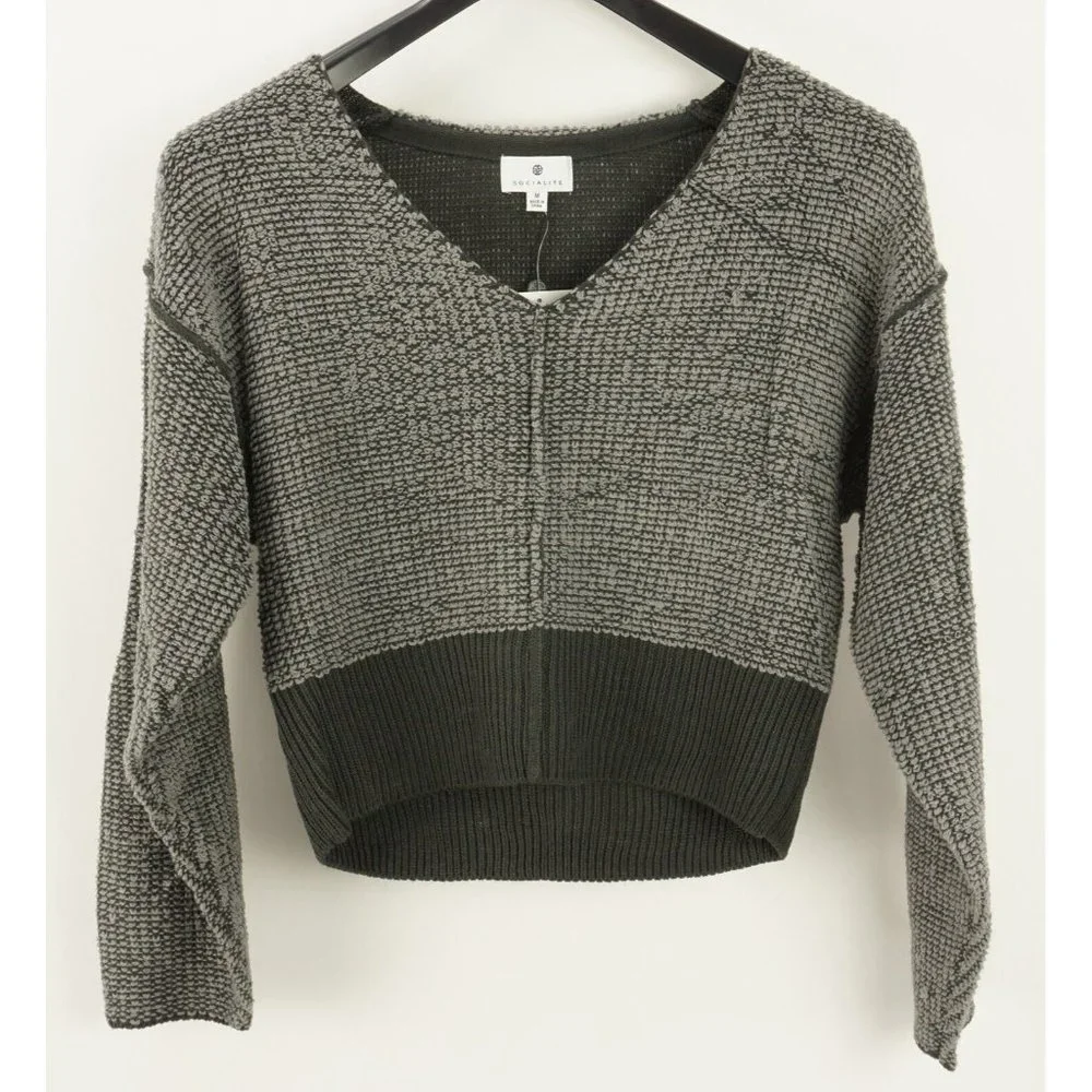 New Socialite Women's Medium Gray Loop Knit V-Neck Crop Slouchy Pullover Sweater